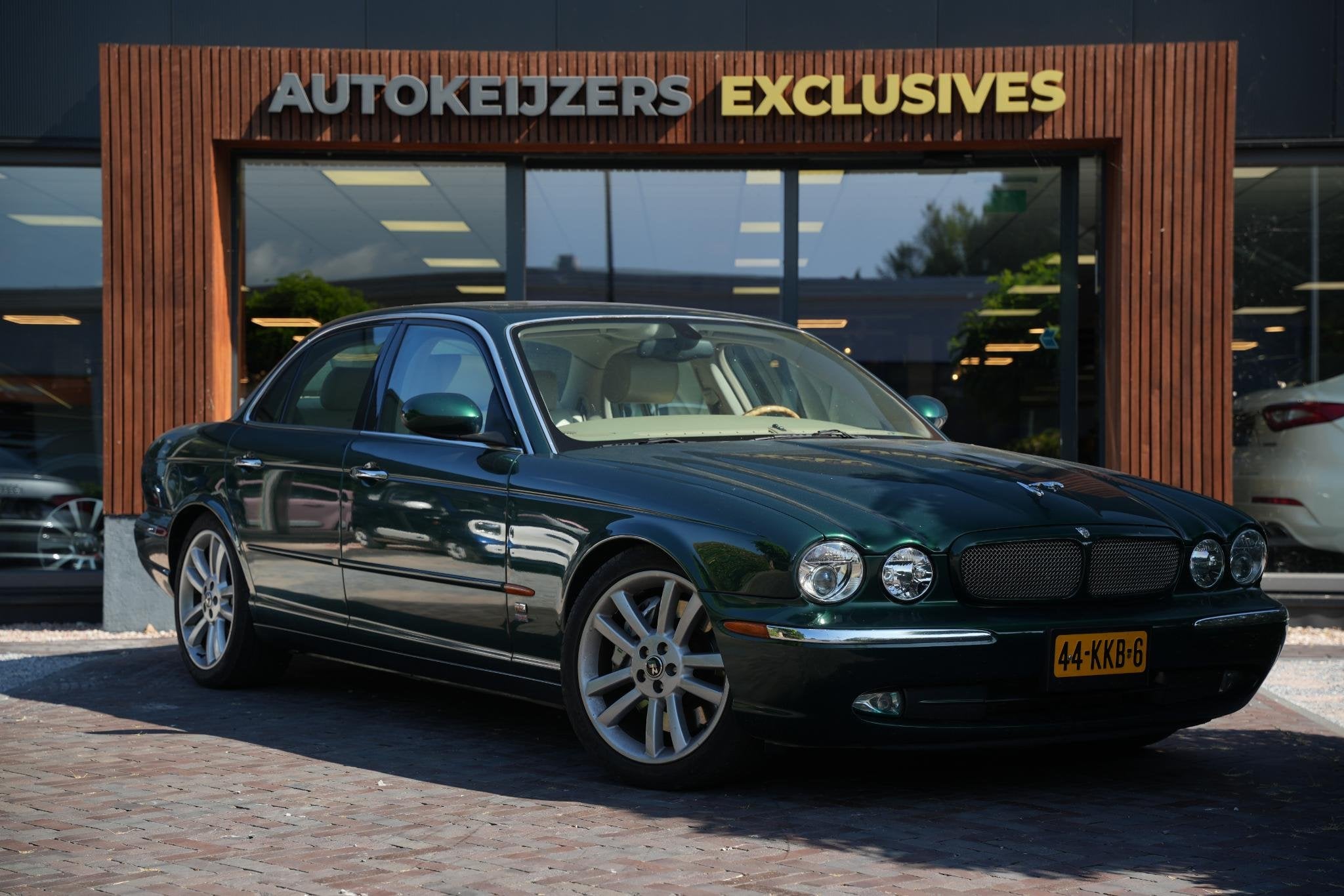 Jaguar XJR 4.2 V8 S/C Youngtimer Schuifdak Leer Navi Stoelve, Automaat, Achterwielaandrijving, Gebruikt, 8 cilinders