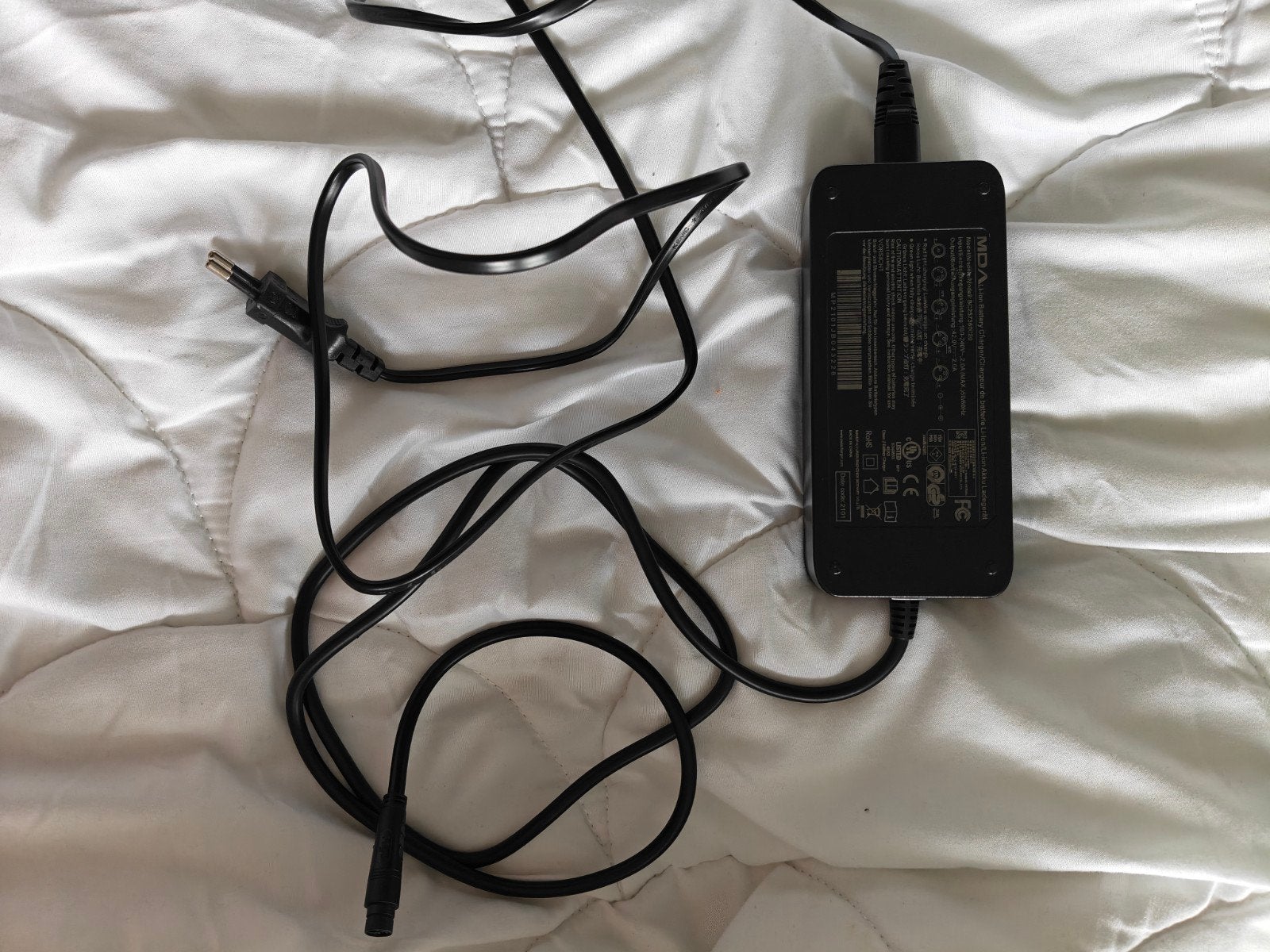 MDA Li-Ion Acculader 42V 2A voor E-bike, Fietsen en Brommers, Fietsaccessoires | Fietsaccu's, Ophalen of Verzenden
