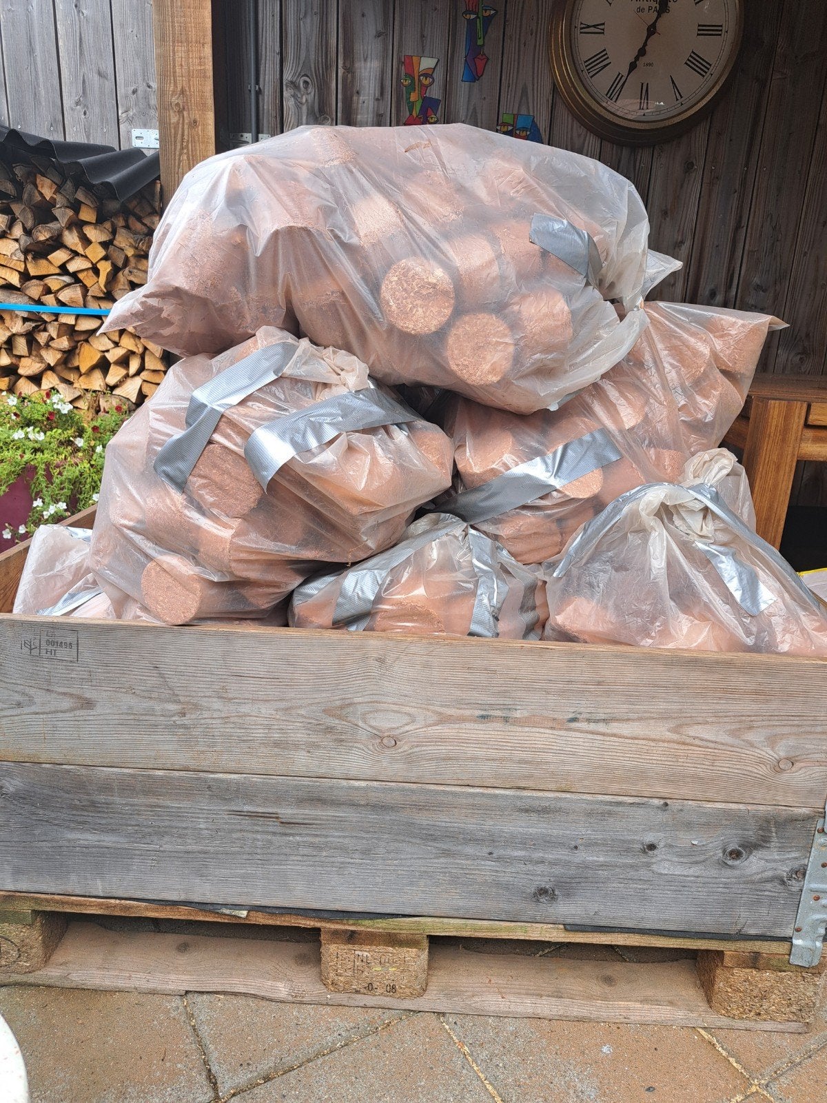 houtbriketten zie laatste foto voor het formaat, Minder dan 3 m³, Ophalen