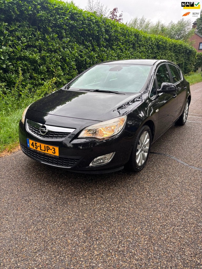Opel Astra 1.6 Cosmo, Voorwielaandrijving, Euro 5, 680 kg, 4 cilinders