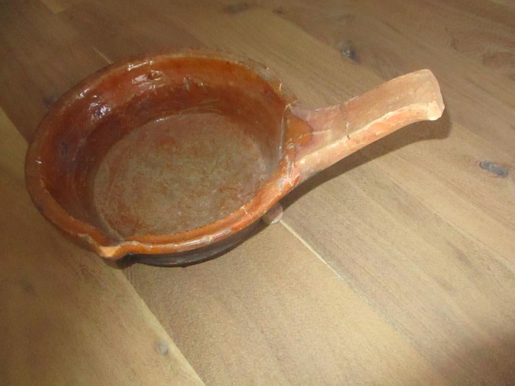 Een bodemvondst een pan ., Antiek en Kunst, Antiek | Keramiek en Aardewerk, Ophalen of Verzenden
