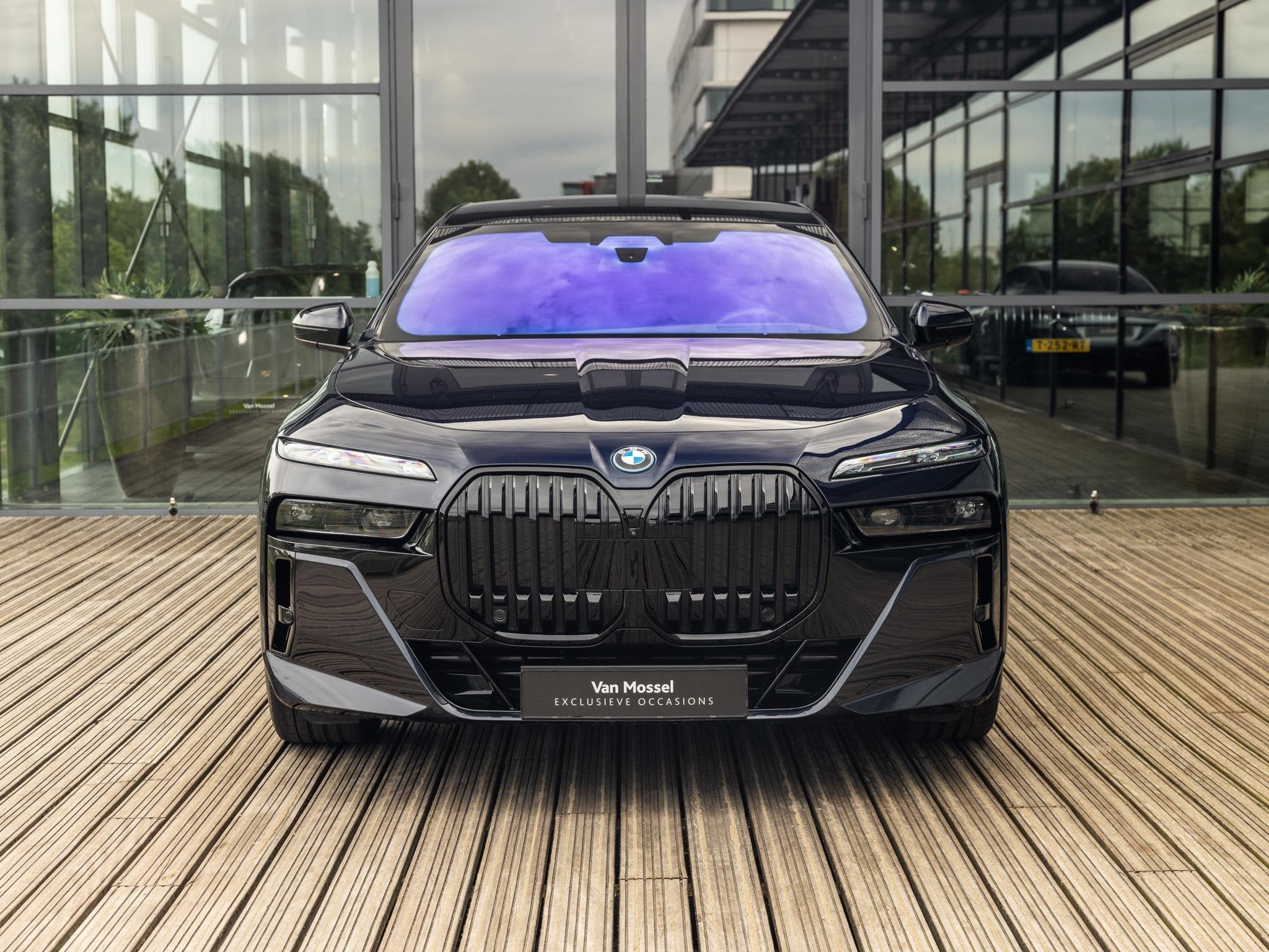BMW i7 xDrive60 106 kWh | SOH 93 % | M-SPORT | SKYLOUNGE PAN, Gebruikt, 137 €/maand, Zwart, Onderhoudsboekje