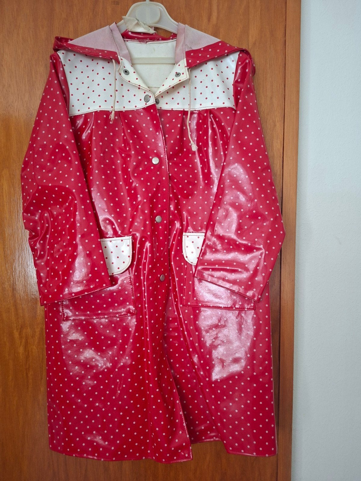 Vintage rode regenjas met witte stippen, Ophalen of Verzenden