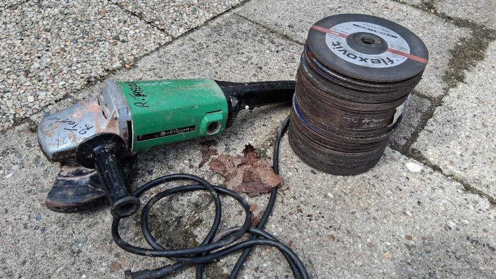 HITACHI 180 mm haakse slijper incl schijven, Ophalen of Verzenden, Gebruikt, Minder dan 700 watt, Haakse handslijpmachine