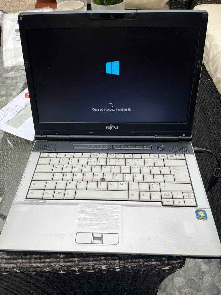 Fujitsu laptop model S26391, Computers en Software, Windows Laptops, Ophalen of Verzenden, Zo goed als nieuw, 2 tot 3 Ghz