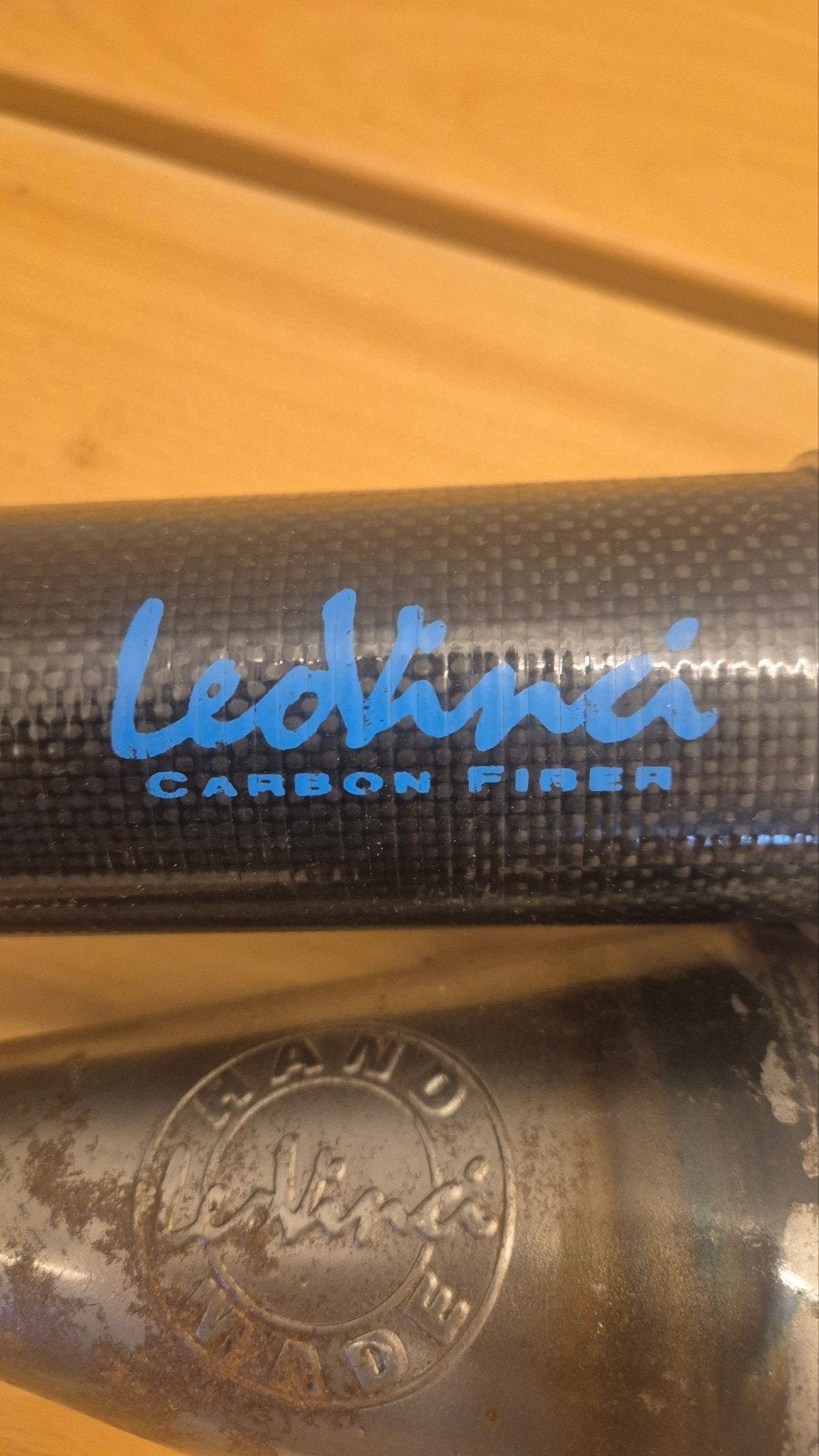 LeoVince Hand Made Carbon Fiber race-uitlaat 50cc Piaggio, Fietsen en Brommers, Brommers | Tuning en Styling, Gebruikt, Leovinci