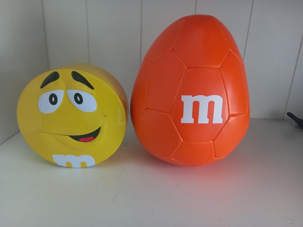 M&M's blikje en zachte  bal in pinda M&M vorm, Ophalen of Verzenden