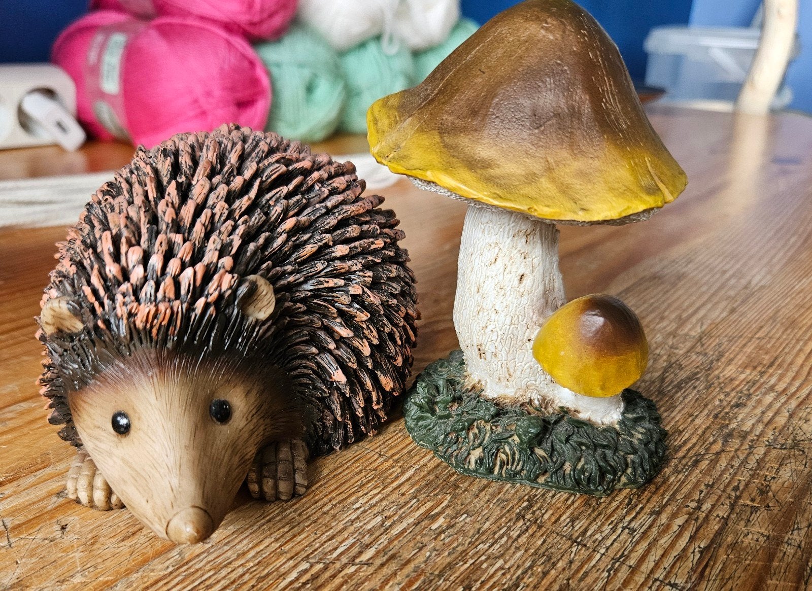 Herfsttafereeltje: Egel en Paddenstoel beeldjes, Gebruikt, Meerkleurig, Ophalen of Verzenden, Landelijk
