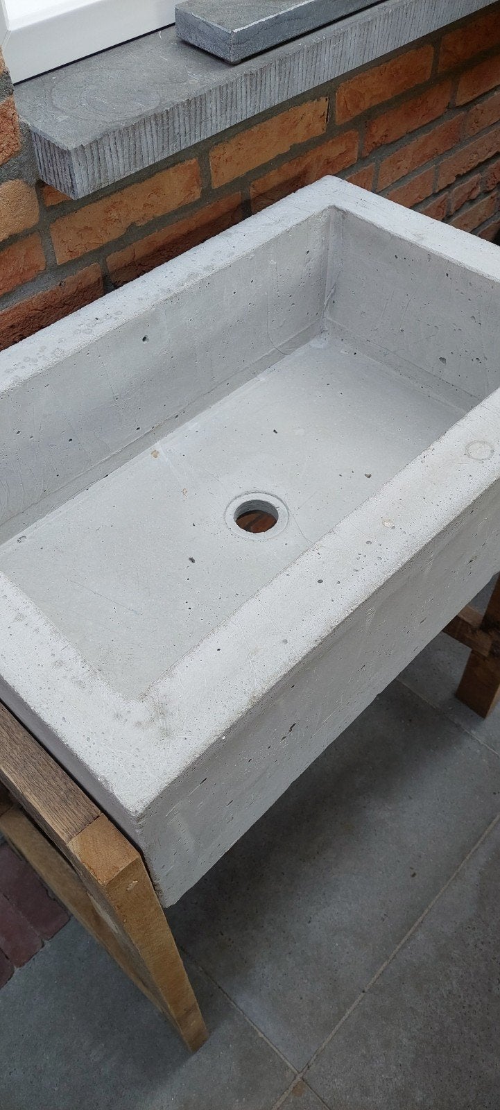 Betonnen wasbak/plantenbakop houten onderstel, Ophalen, Gebruikt, Balkon, 60 tot 100 cm