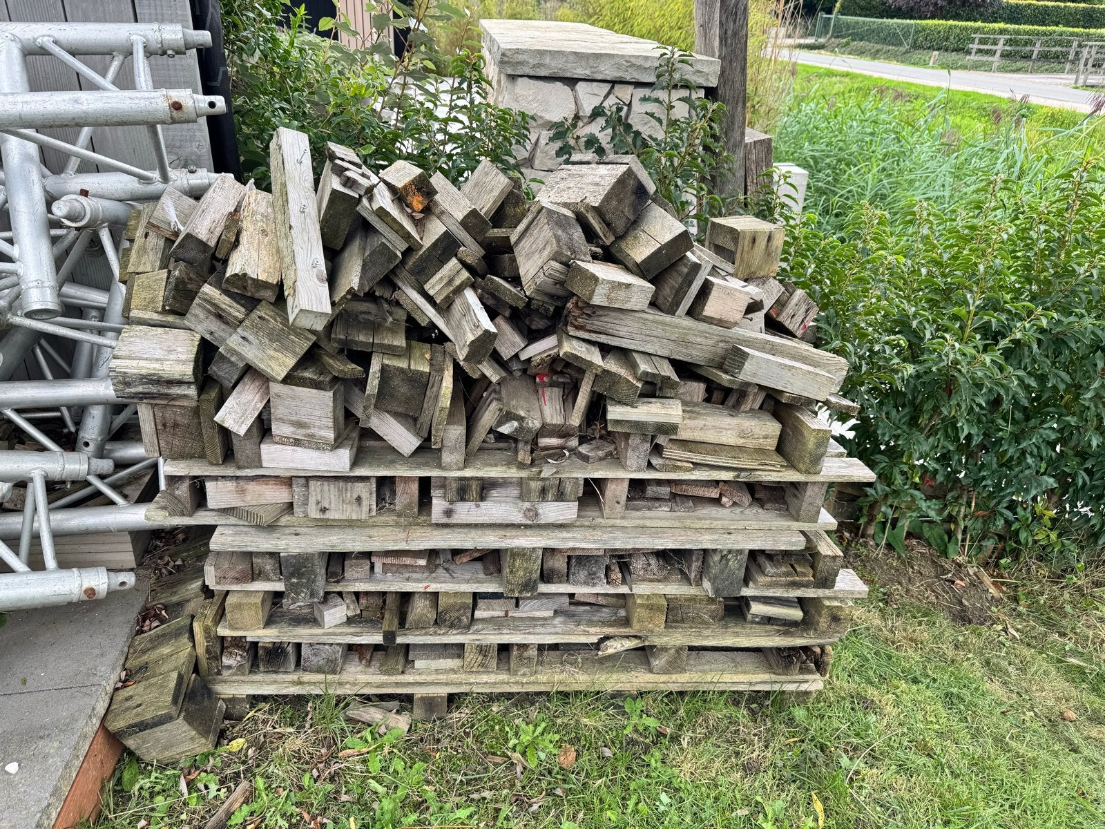 Gratis pallethout (grotendeels voorgezaagd) voor brandhout, Minder dan 3 m³, Ophalen, Overige houtsoorten, Blokken