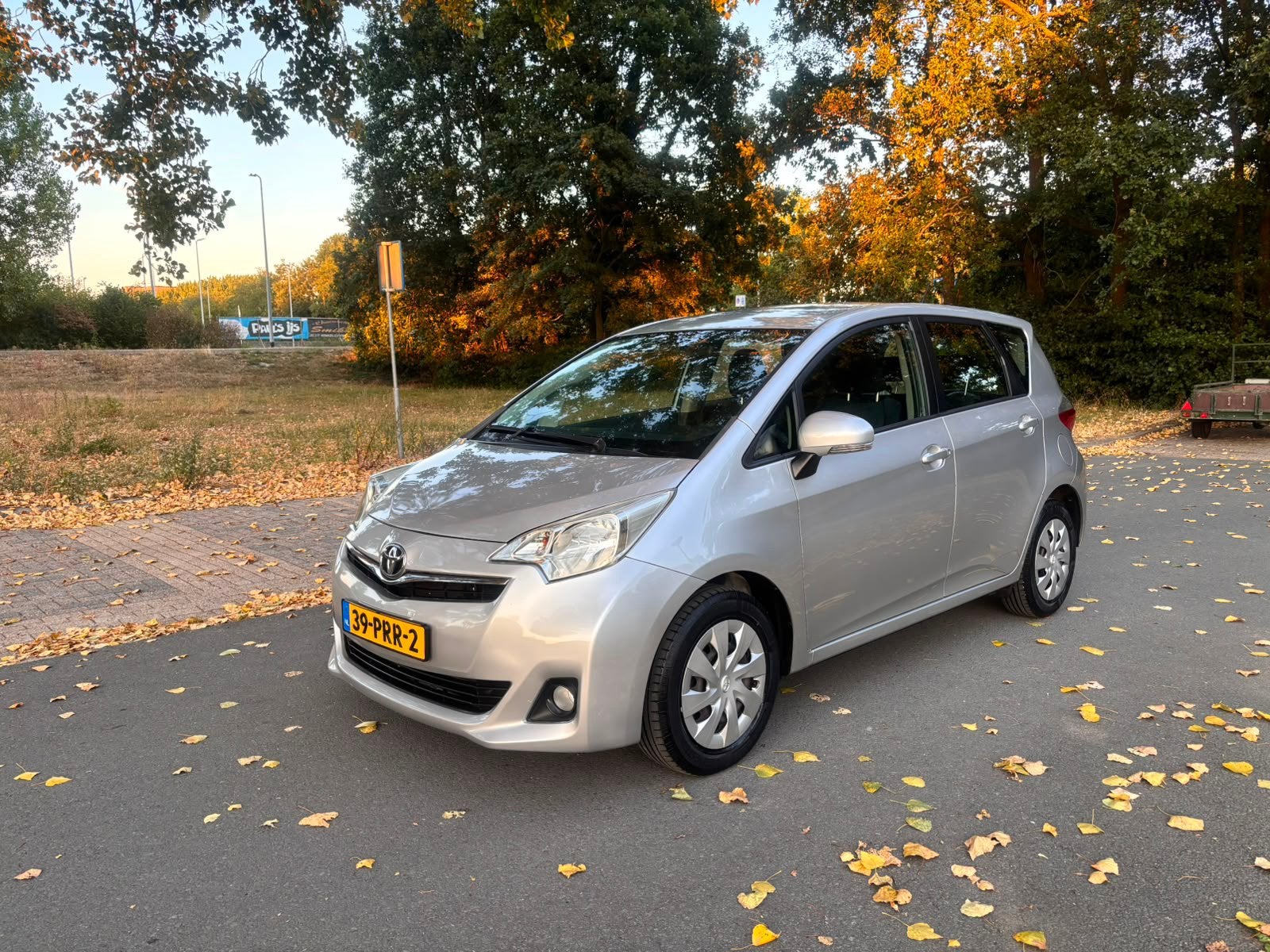 Toyota Verso-S 1.3 Vvt-i 2011 Grijs, Voorwielaandrijving, 4 cilinders, 1055 kg, Handgeschakeld