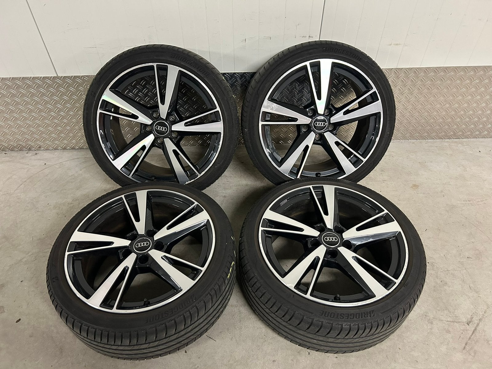 Originele Audi A3 S3 8Y 8V 8P sport 18 inch Bridgestone AO, Ophalen, Gebruikt, Banden en Velgen, Personenwagen
