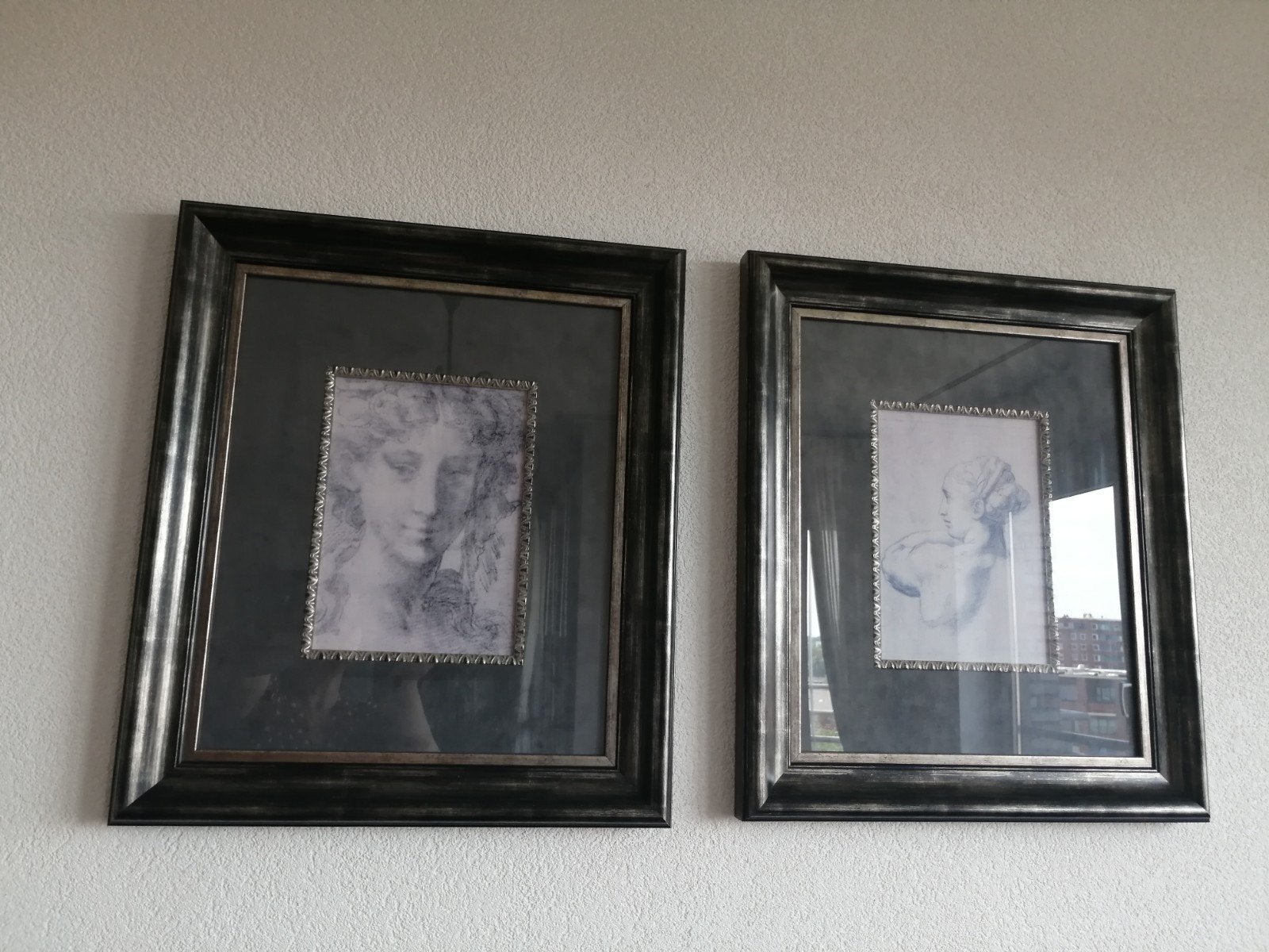 Twee pentekeningen in zwarte lijsten, Ophalen of Verzenden, Zo goed als nieuw, 50 tot 75 cm, Tekening
