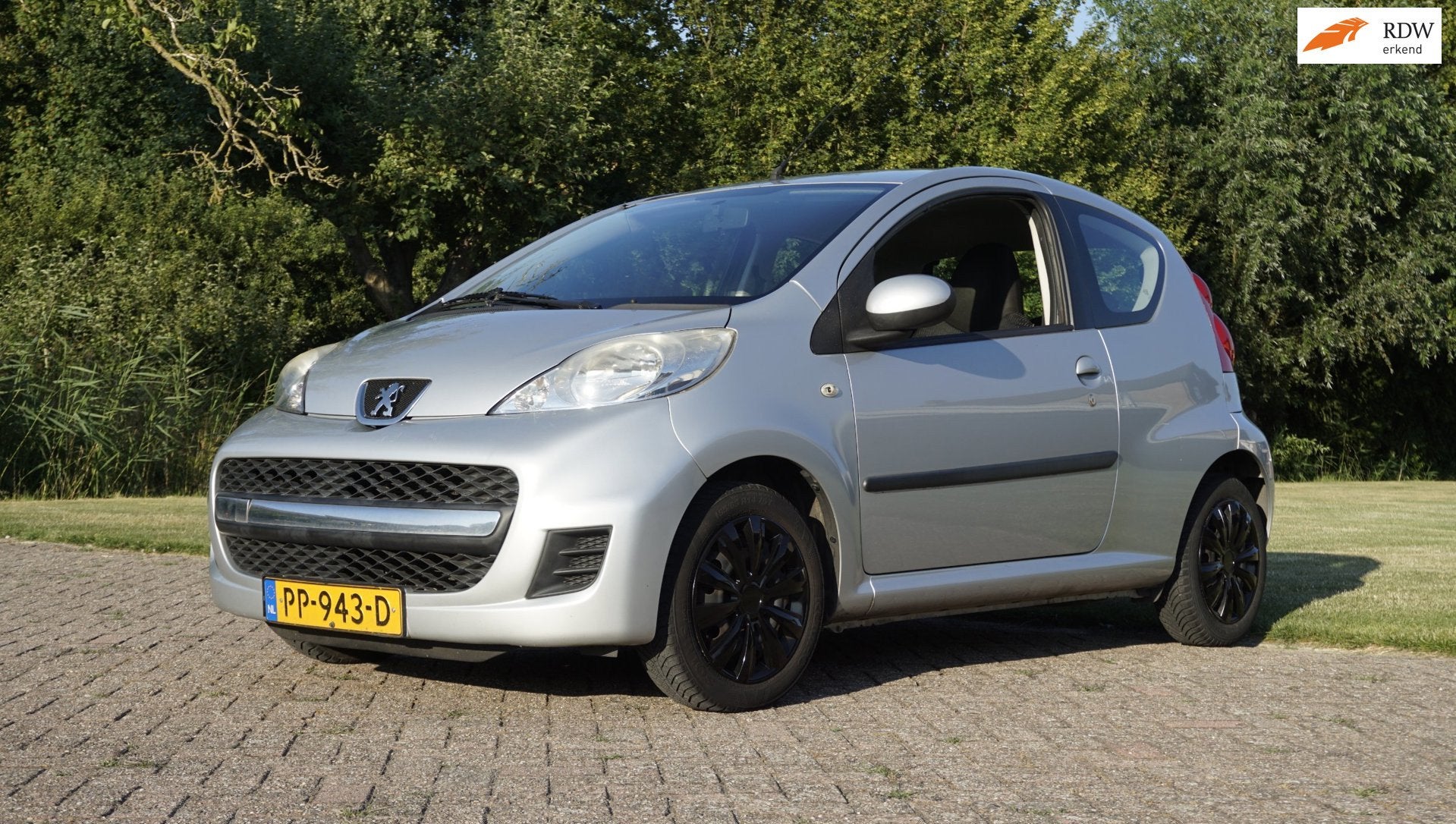 Peugeot 107 1.0-12V Millesim 200 Airco nieuwe APK, Auto's, Voorwielaandrijving, Euro 5, Stof, Gebruikt
