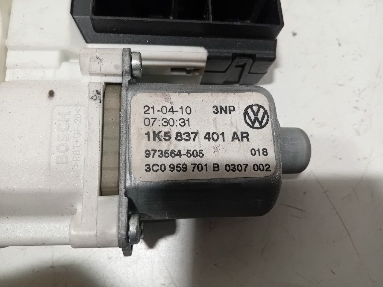 Motor raammechaniek elektrisch links voor Volkswagen Golf, Onderdelen@venauto.nl, Van der Ven Autorecycling B.V., Gebruikt, Ettenseweg 76, 4706 PB Roosendaal, The Netherlands