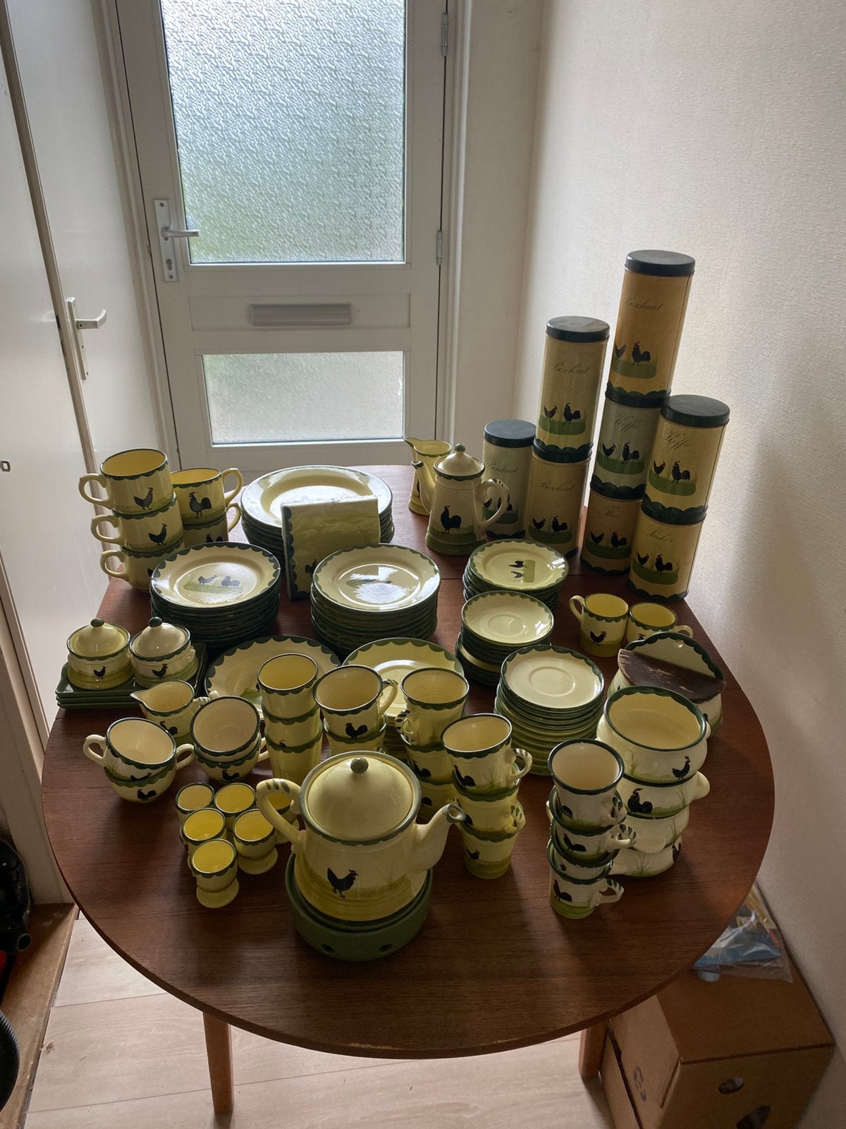 Hele kast vol met kip en haan servies van zeller, Ophalen
