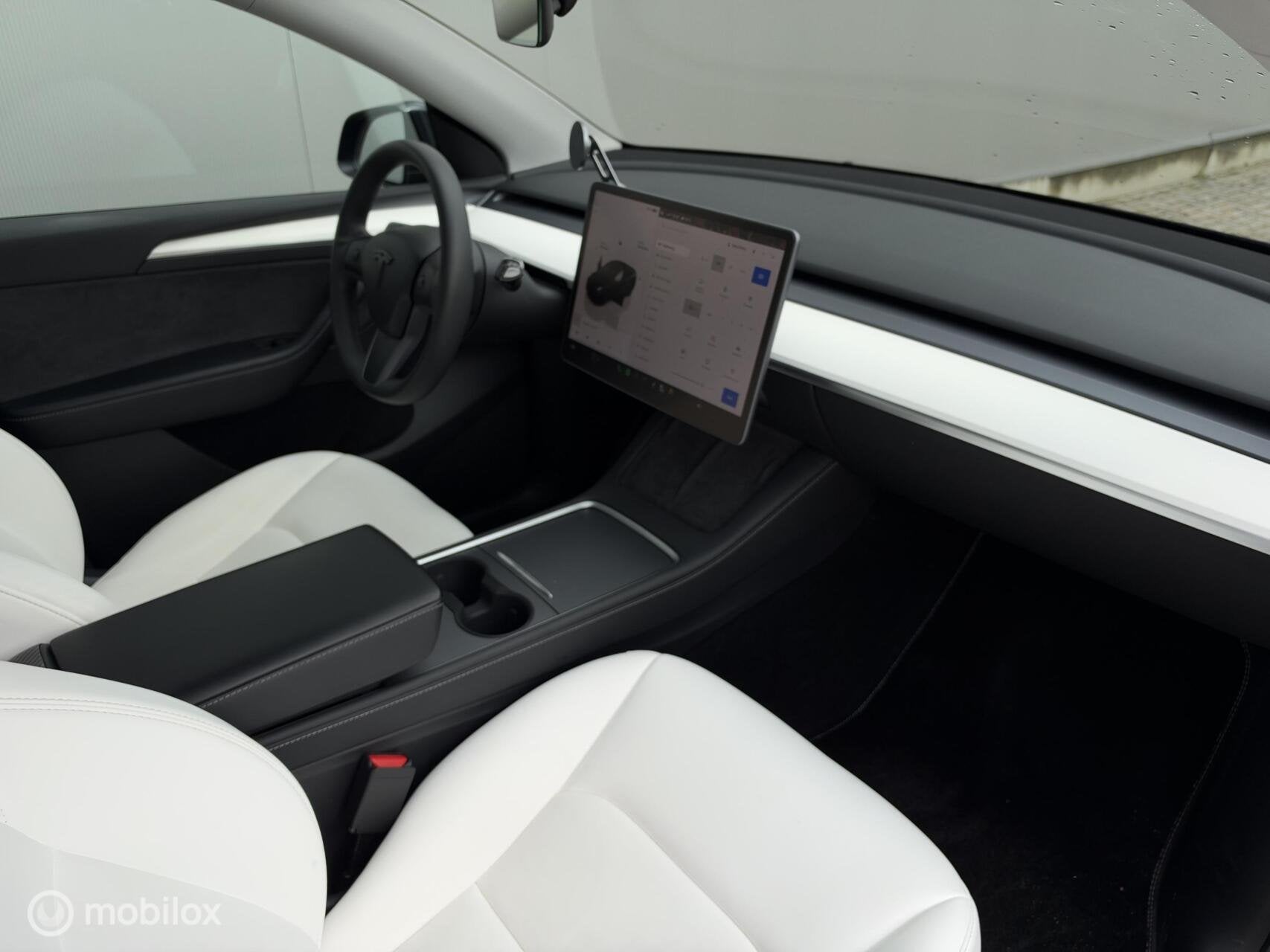 Foto 6 van Tesla Model Y Standard Range LFP | wit interieur | SOH 94%
