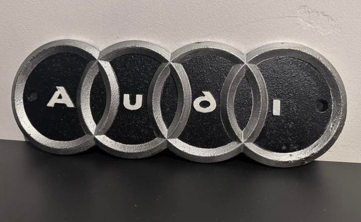 AUDI METALEN (GIETIJZER) BORD 11X30, Ophalen of Verzenden, Zo goed als nieuw, Auto's