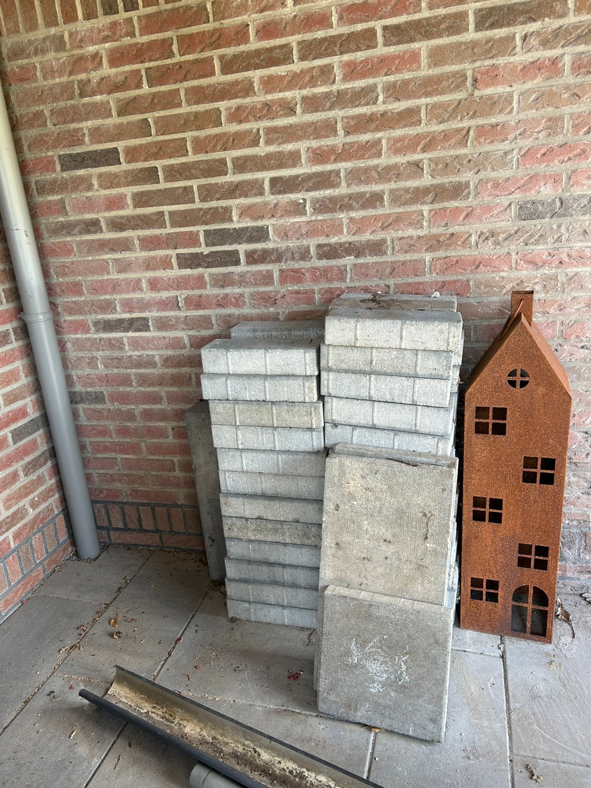 Stapel grijze tegels klinkers gratis ophalen, Tuin en Terras, Ophalen, Zo goed als nieuw, Klinkers