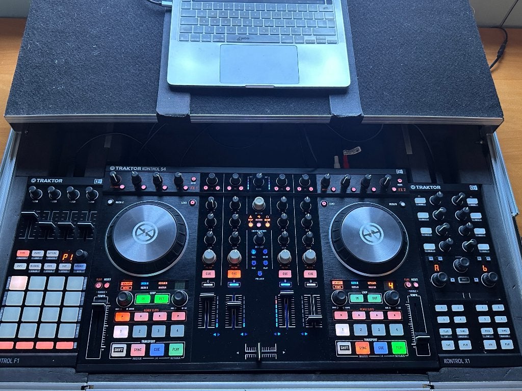 Traktor S4 MK2 + F1 + X1, Muziek en Instrumenten, Dj-sets en Draaitafels, Ophalen, Zo goed als nieuw, Dj-set, Overige merken