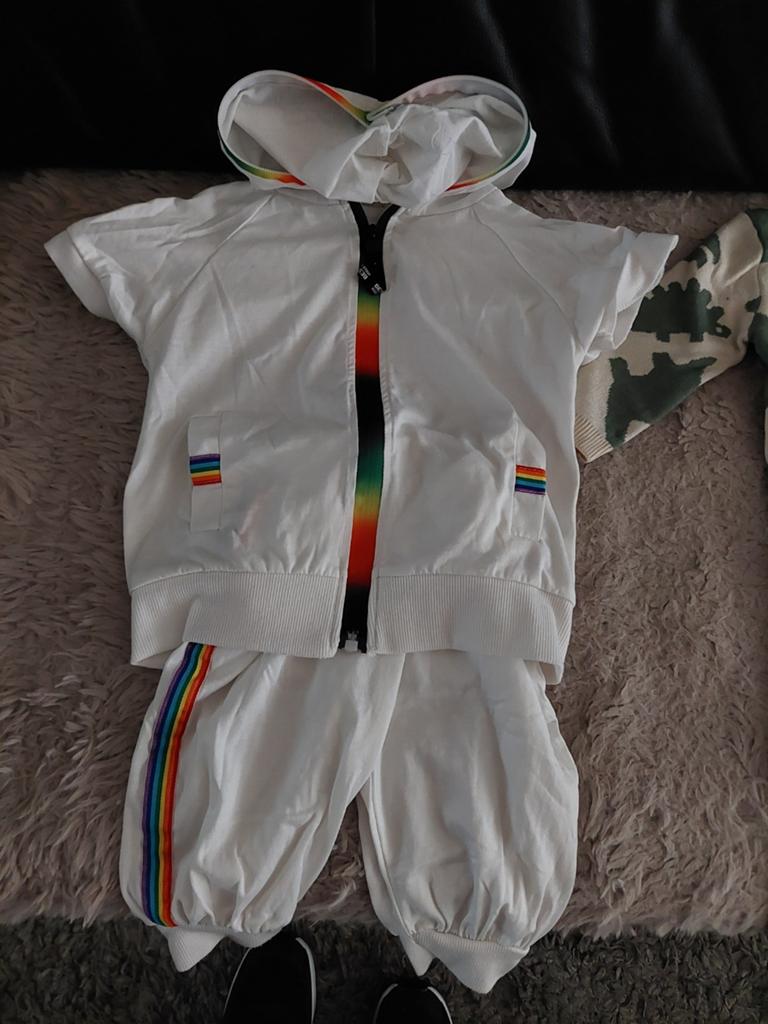 Wit kinder trainingspak met regenboogdetails, Jongen of Meisje, Ophalen of Verzenden, Zo goed als nieuw, Setje