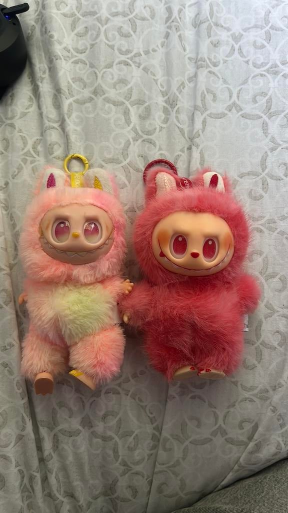 2 labubu’s, Kinderen en Baby's, Speelgoed | Knuffels en Pluche, Ophalen, Zo goed als nieuw, Overige typen