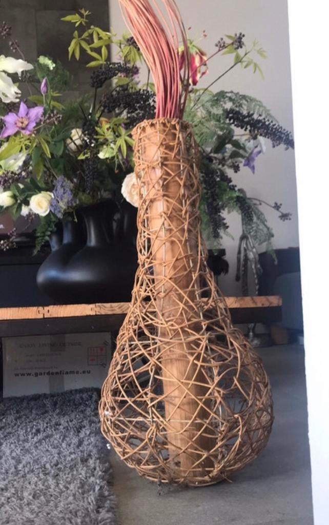 Groot rotan design vaas, Huis en Inrichting, Ophalen of Verzenden, Zo goed als nieuw, Overige kleuren, Overige materialen