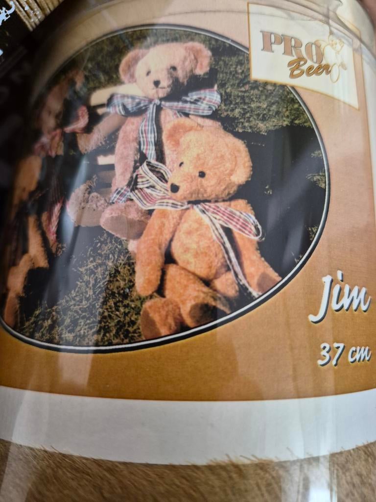 PRO Beer Jim Teddybeer - 37 cm, Verzamelen, Beren en Cherished Teddies, Nieuw, Stoffen beer, Overige merken, Ophalen of Verzenden