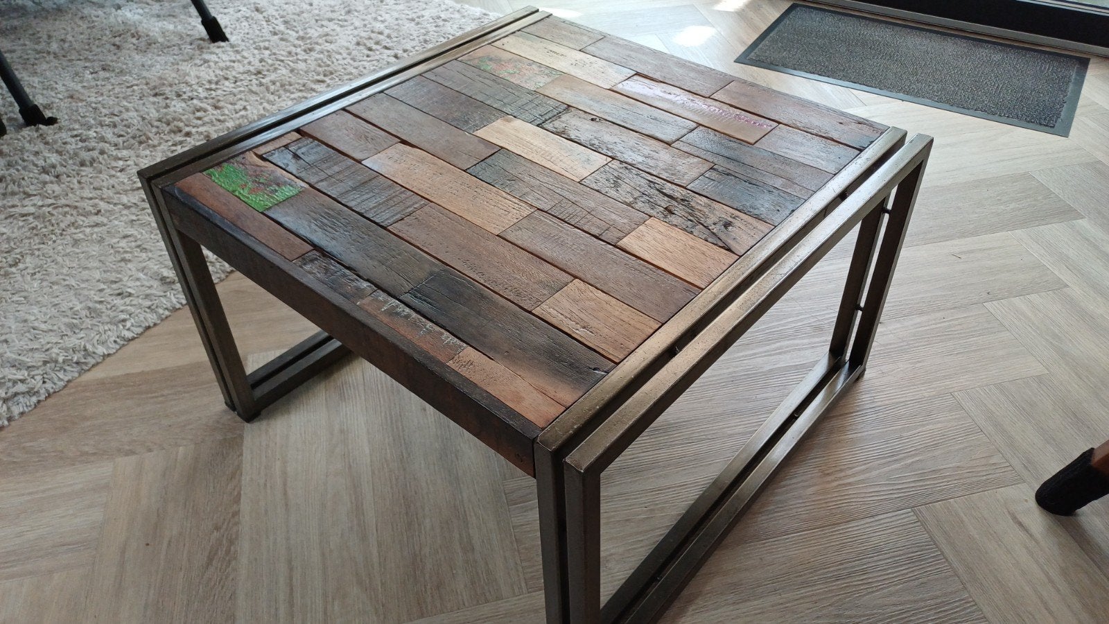 salon tafel oud hout, metaal., Ophalen, 50 tot 100 cm, Vierkant, 50 tot 100 cm