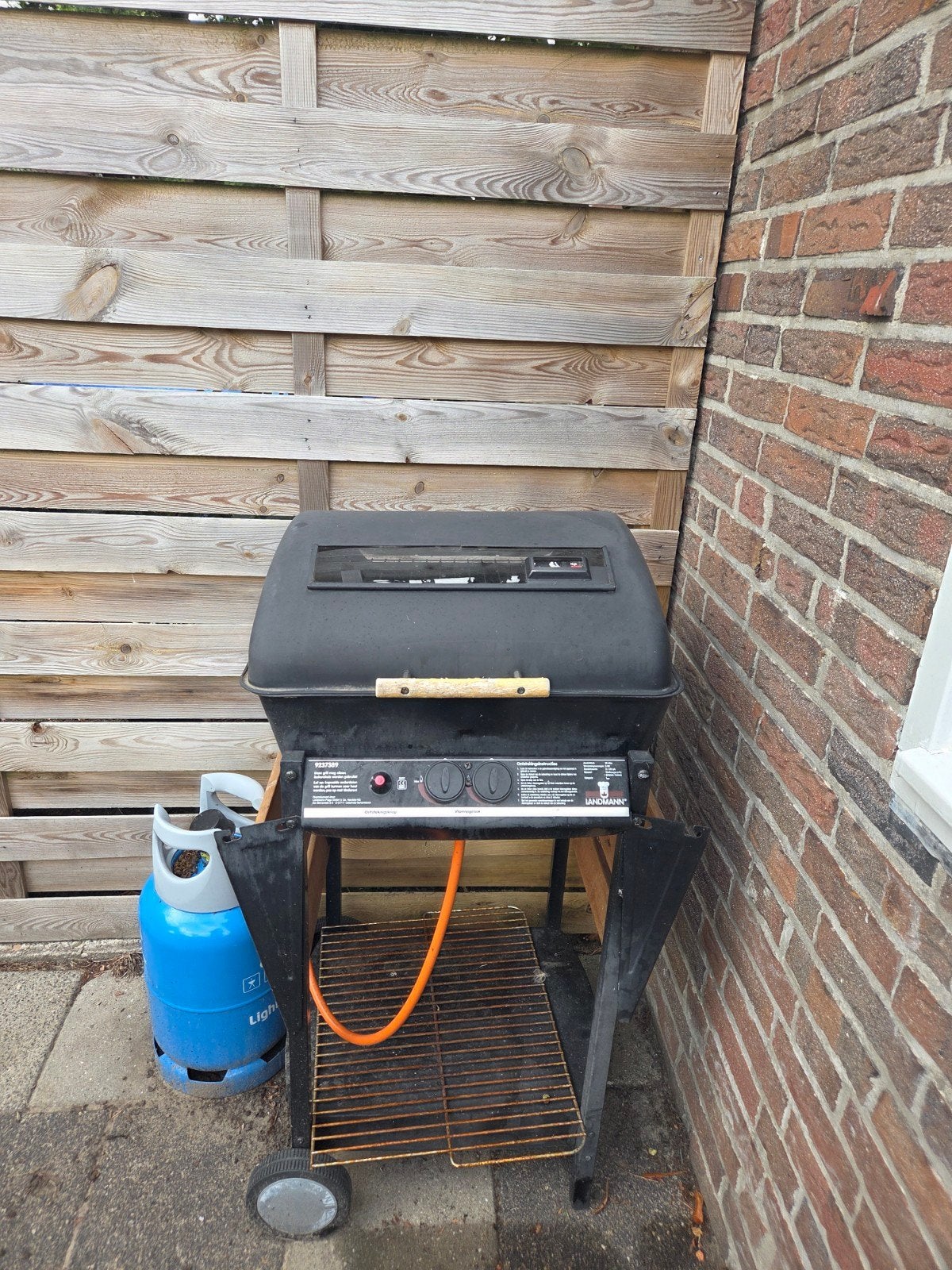 Landmann gasbarbecue met lavastenen en gasfles, Ophalen, Gebruikt, Landmann