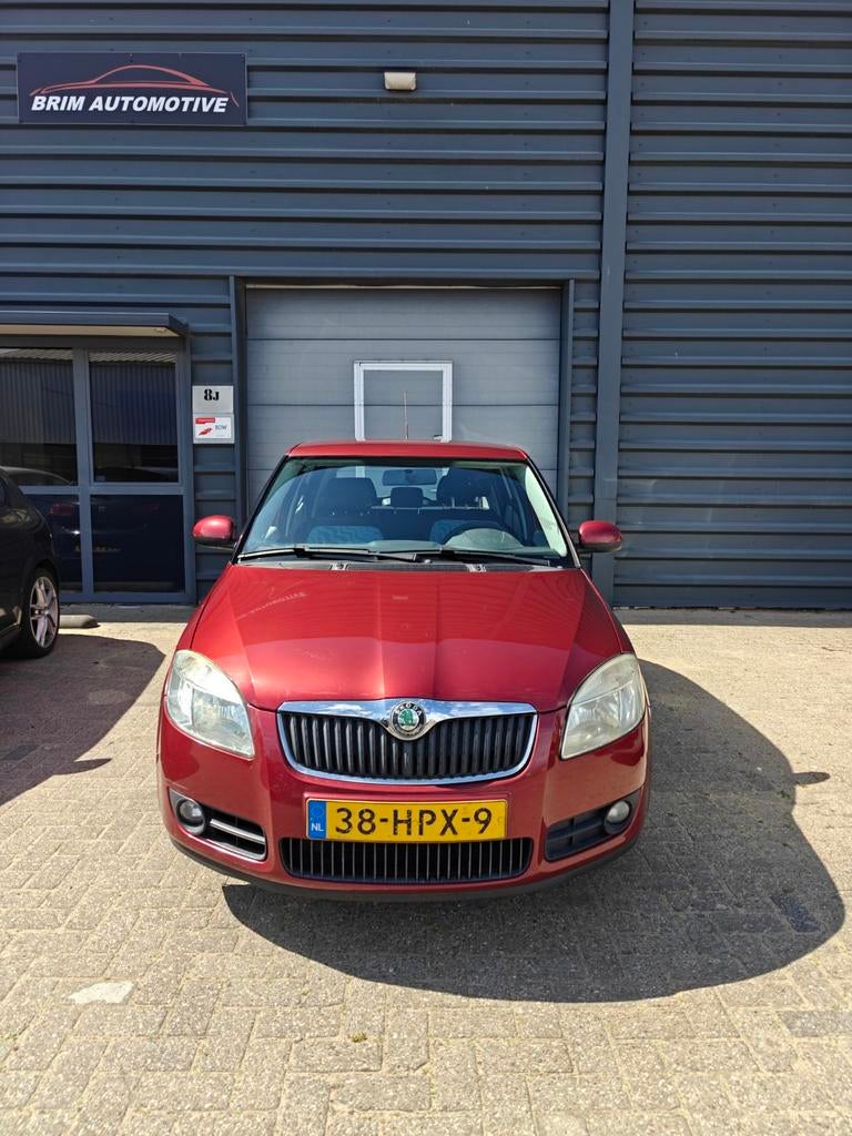 Skoda Fabia 1.6 16V 77KW AUT 2009 Rood, Stof, 4 cilinders, 49 €/maand, Bedrijf