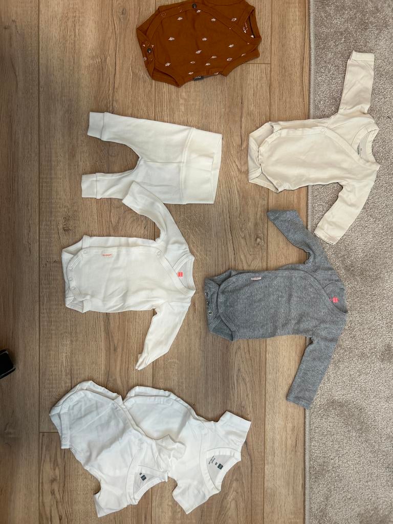 Nieuw babykleding pakket maat 44 - Rompertjes en broekje, Ophalen of Verzenden, Nieuw, Jongetje of Meisje