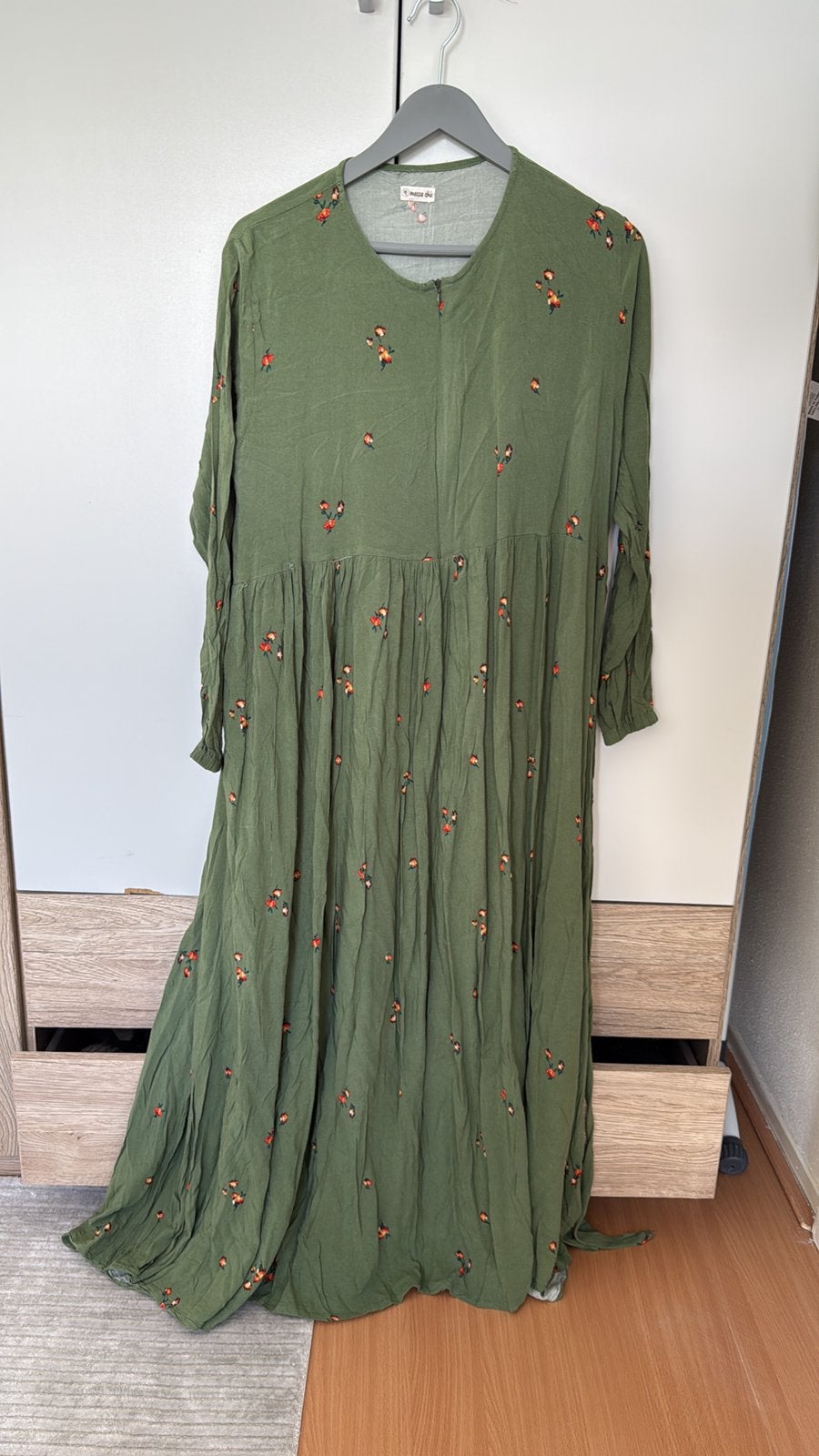 Jurk, Kleding | Dames, Jurken, Maat 42/44 (L), Nieuw, Ophalen of Verzenden, Onder de knie