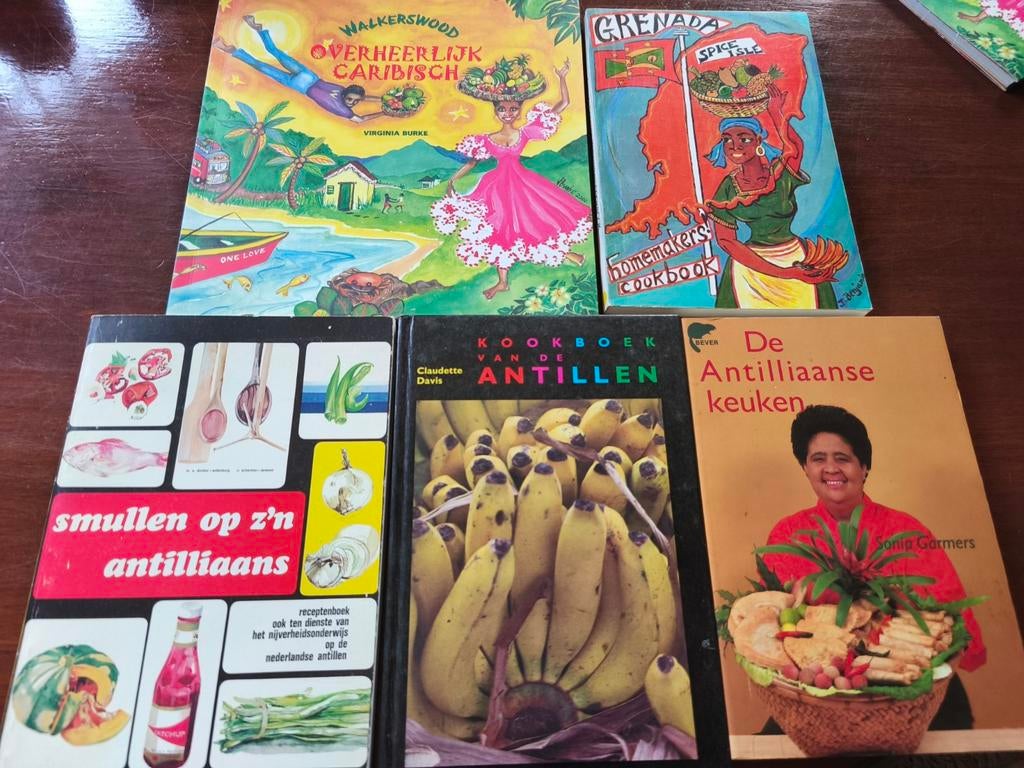 Caribische en Antilliaanse Kookboeken Collectie, Boeken, Kookboeken, Gelezen, Hoofdgerechten, Diverse auteurs, Ophalen of Verzenden