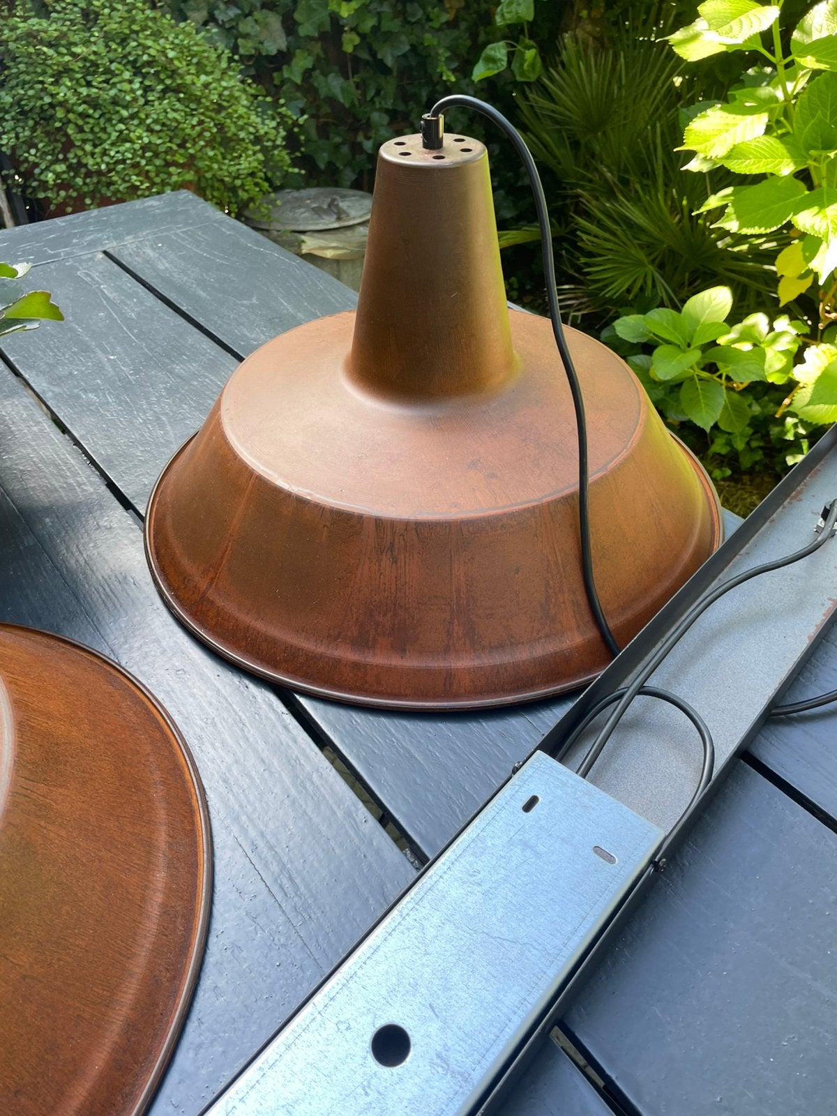 Roestkleurige stoere lamp (2 kappen )voor boven eettafel., Huis en Inrichting, Lampen | Hanglampen, Ophalen, Zo goed als nieuw