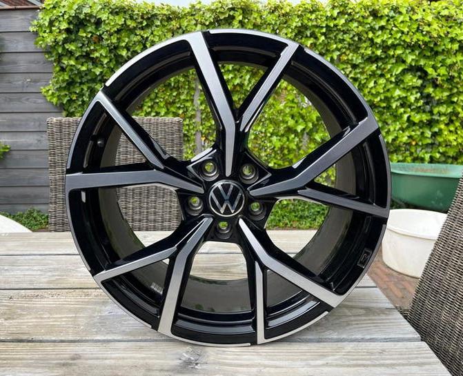 Originele VW Volkswagen golf 8 GTI R Estoril velg 19 inch, Auto-onderdelen, Banden en Velgen, 19 inch, Velg(en), Ophalen of Verzenden
