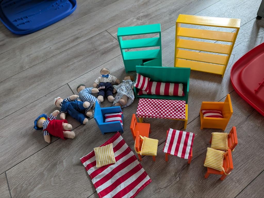 Speelgoed poppen en meubels, Kinderen en Baby's, Speelgoed | Poppen, Ophalen, Babypop