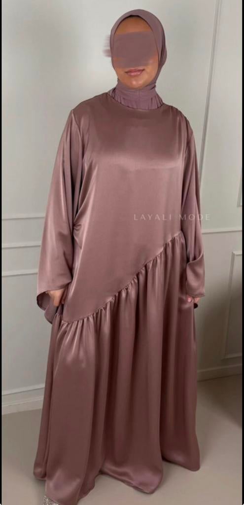 Jurk Layali Mode Satijn oudroze (abaya), Kleding | Dames, Ophalen of Verzenden, Zo goed als nieuw, Roze, Onder de knie