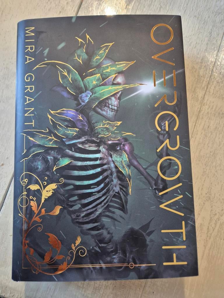 Overgrowth - Mira Grant (Illumicrate Starbright), Boeken, Ophalen of Verzenden, Gelezen
