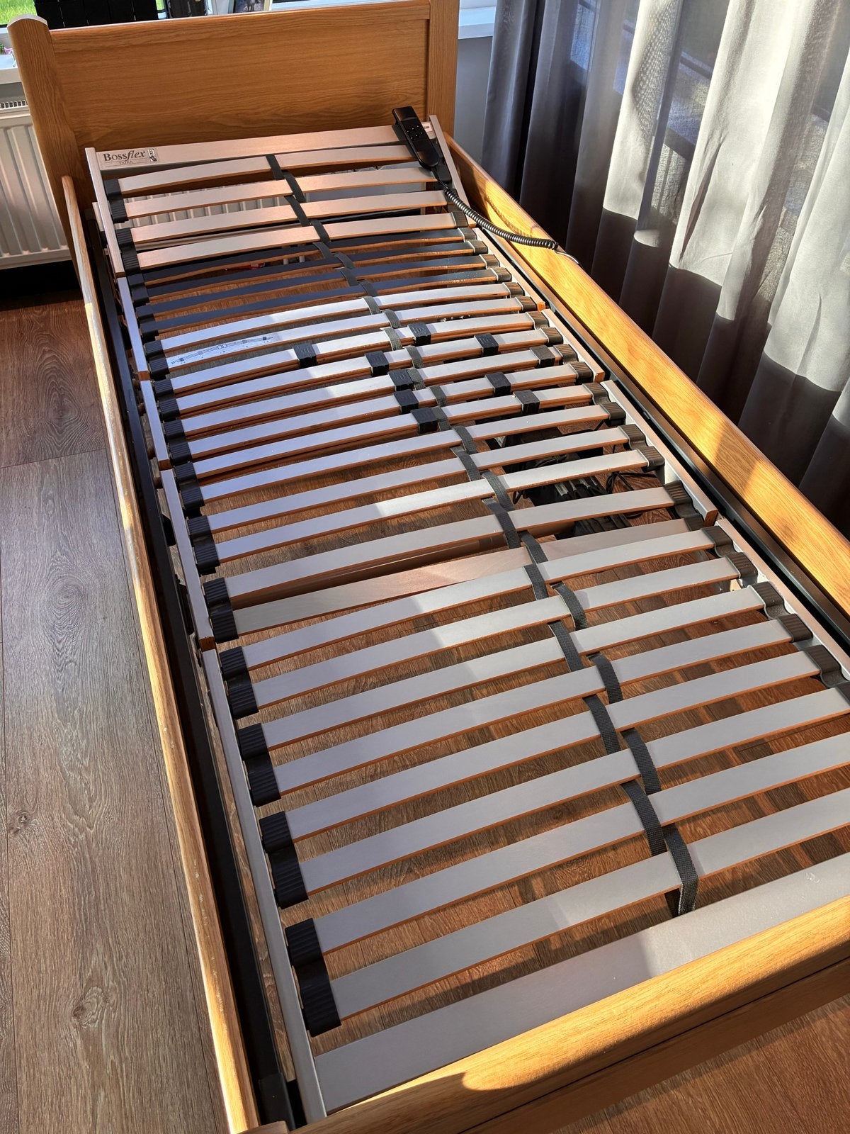 Bosflex Elektrisch Verstelbare Lattenbodem + bed 90x200cm, Ophalen, 90 cm, 200 cm, Hout