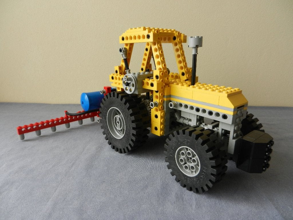 Lego Technic 8849 tractor met landbouw werktuig (uit 1986), Ophalen of Verzenden, Gebruikt