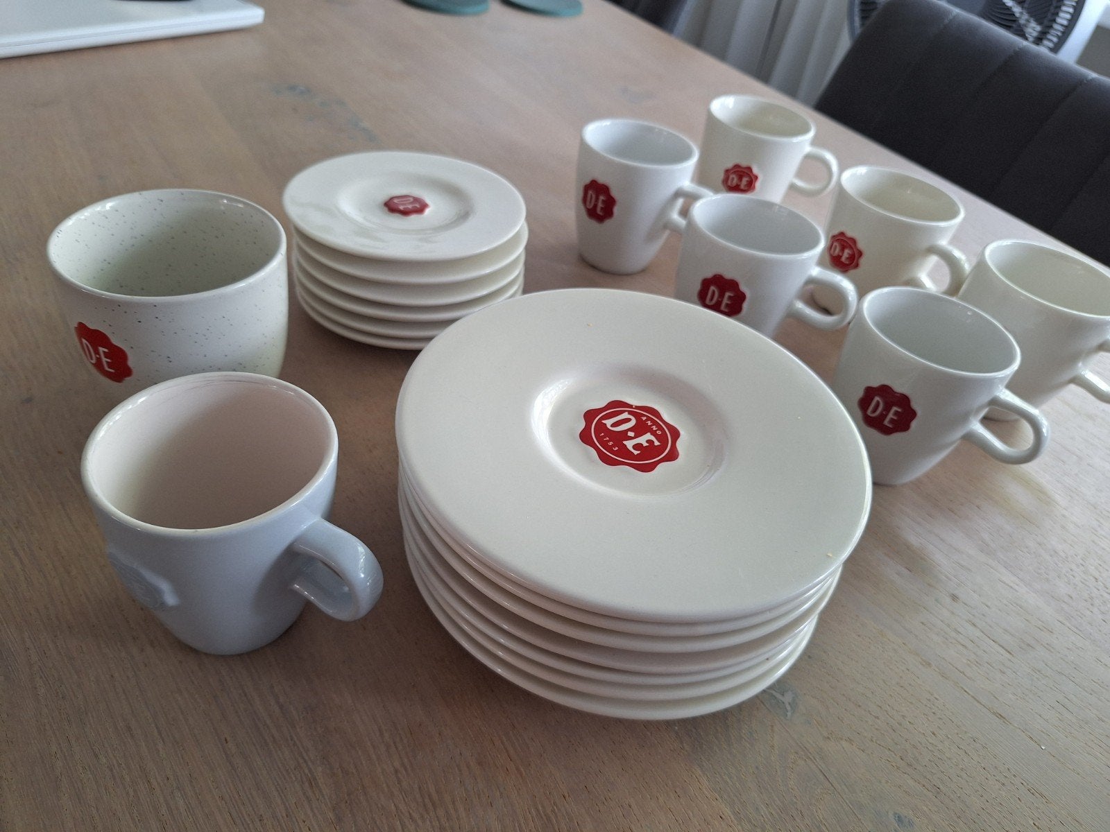 Douwe Egberts Servies: Kopjes en Schotels, Ophalen of Verzenden, Porselein, Overige stijlen, Kop(pen) en/of Schotel(s)
