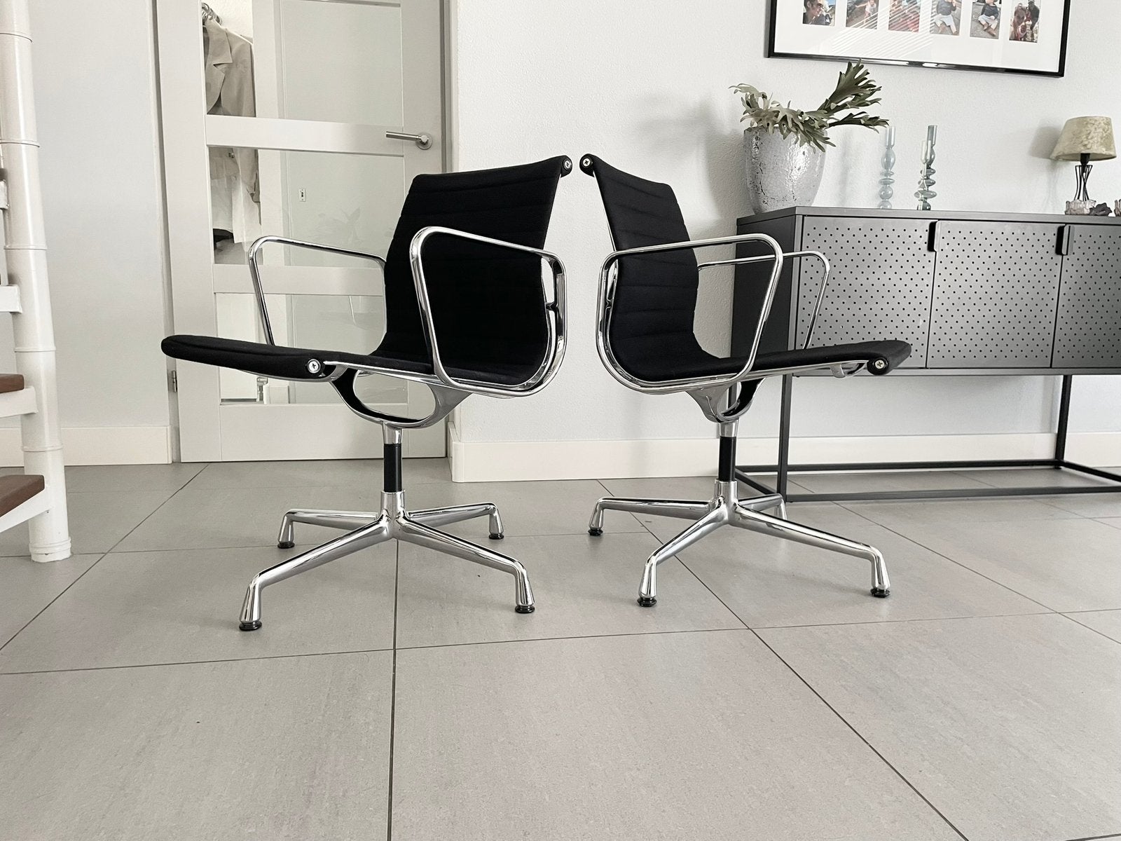 Vitra Eames ea108 stoelen hopsak zwart chroom, Vitra, Zwart, Ophalen of Verzenden, Zo goed als nieuw