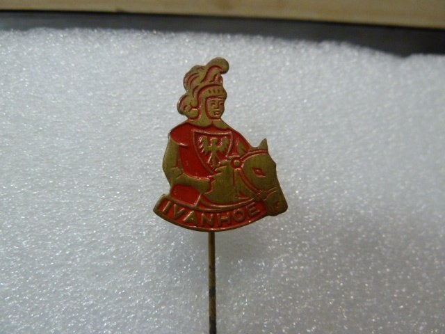 Vintage Ivanhoe Speldje - Ridder te Paard, Verzamelen, Ophalen of Verzenden, Gebruikt, Figuurtje, Speldje of Pin