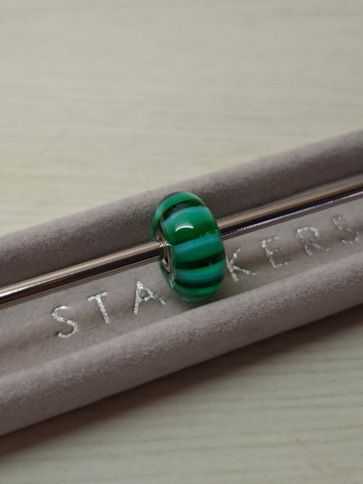 Trollbeads glasbead groene streep, Ophalen of Verzenden, Zo goed als nieuw, Glas of Kristal, Trollbeads