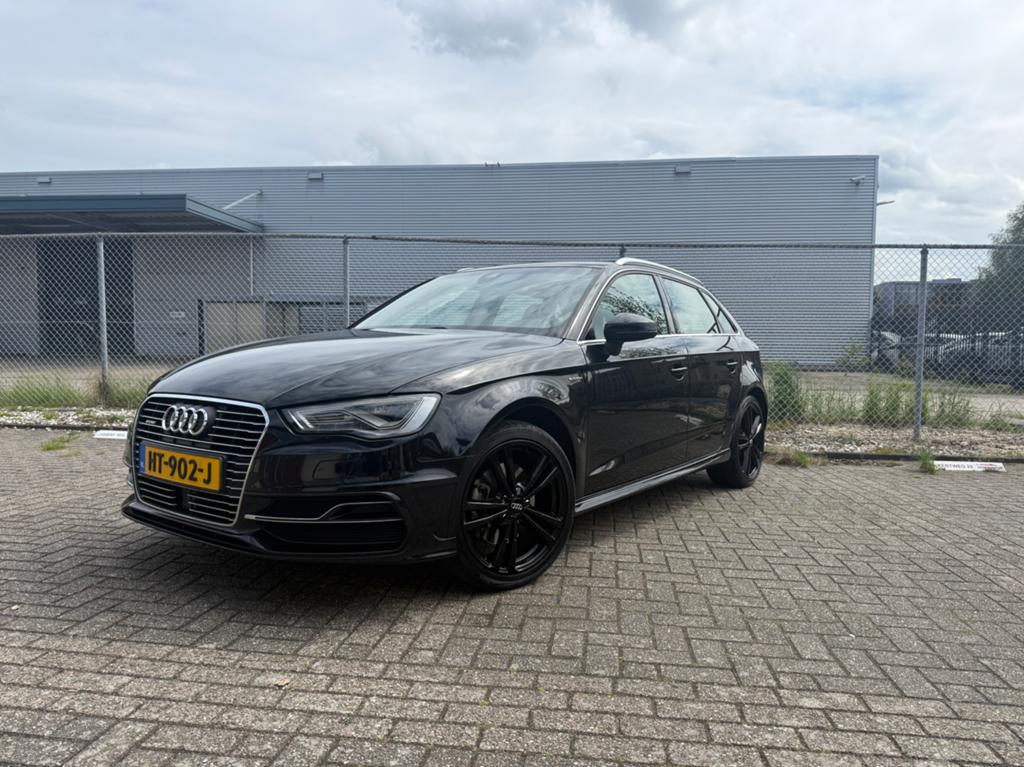 Audi A3 1.4 Tfsi 204pk E-tron PHEV S-Tronic 2015 Zwart, Zwart, 4 cilinders, Leder en Stof, Zwart