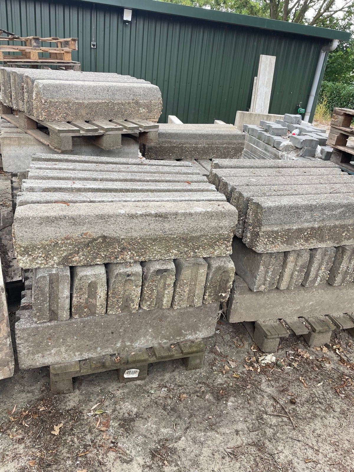 Gebruikte betonbanden 12/15x25x100, Tuin en Terras, Ophalen, Gebruikt, Overige typen, 10 m² of meer