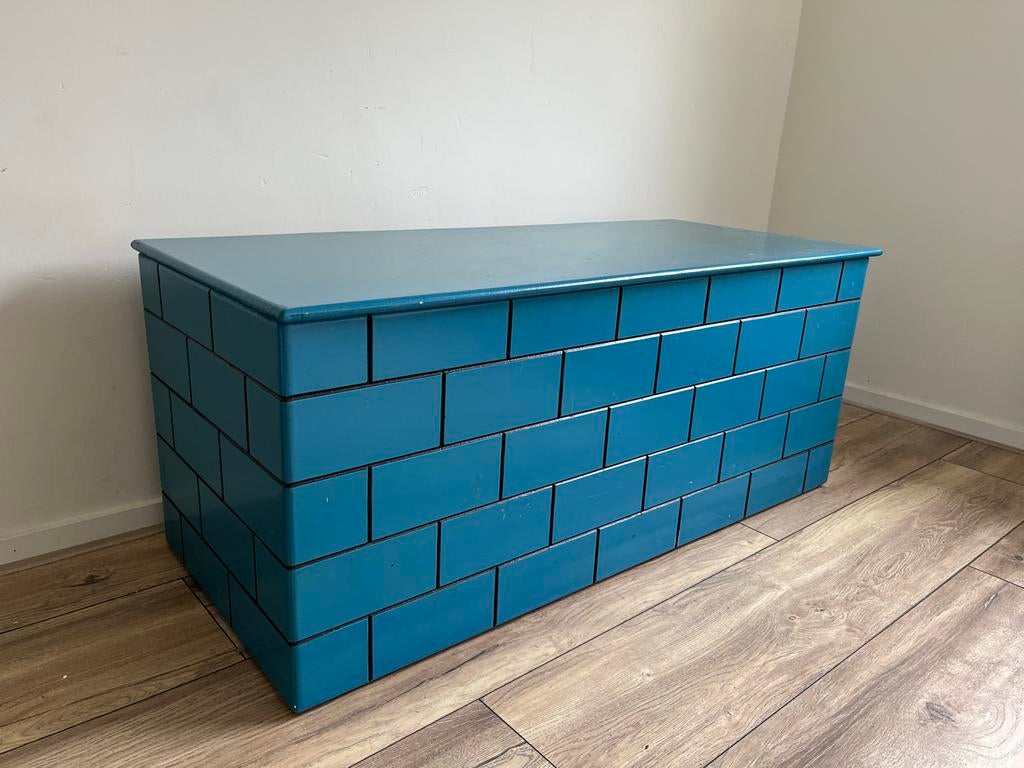 Blauwe speelgoedkist / opbergkist met baksteenmotief, Ophalen, Gebruikt, 100 tot 150 cm, 50 tot 75 cm