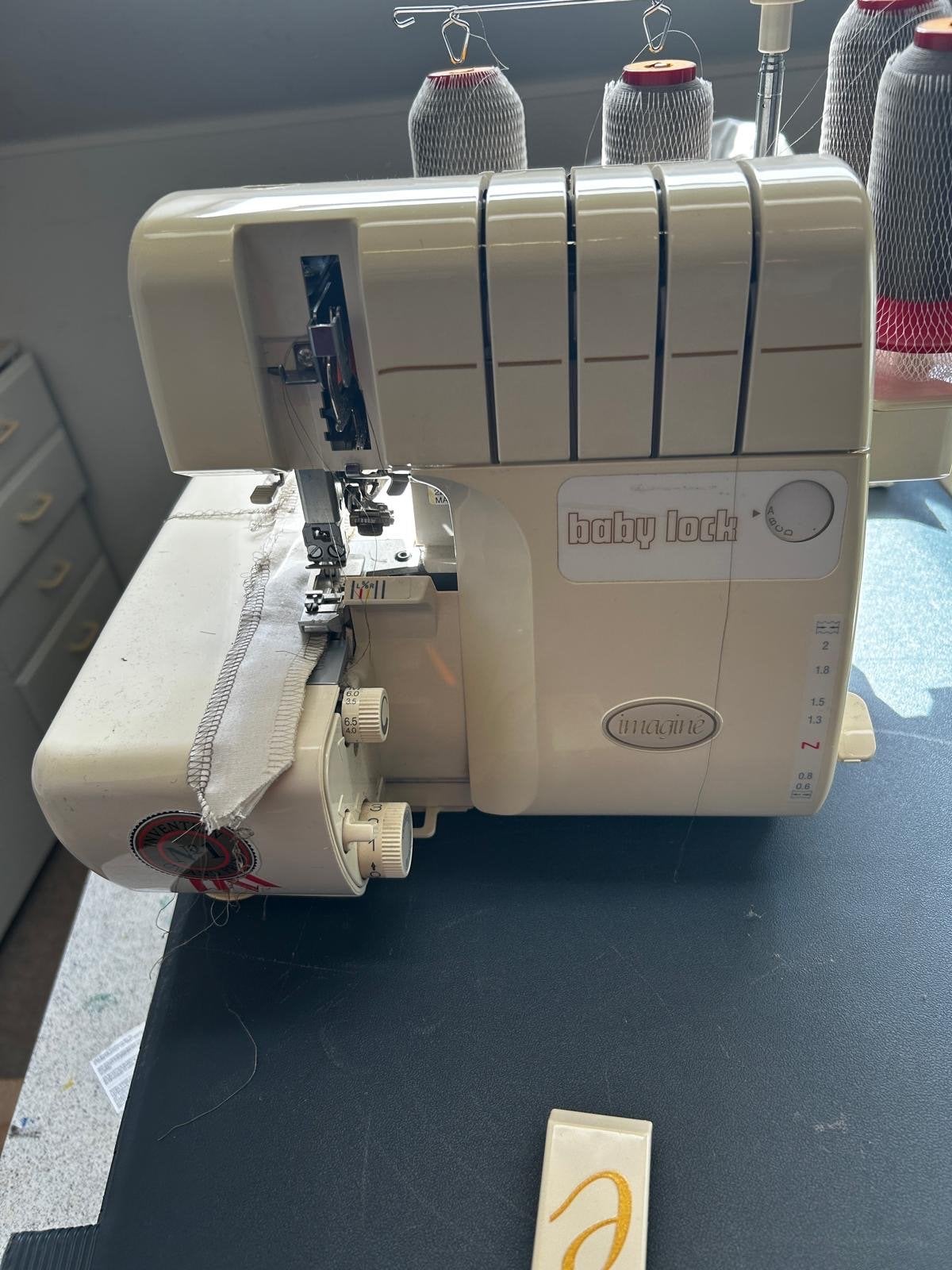 Baby Lock Imagine BLE1AT Lockmachine - Zo goed als nieuw, Hobby en Vrije tijd, Ophalen, Zo goed als nieuw, Lockmachine, Overige merken