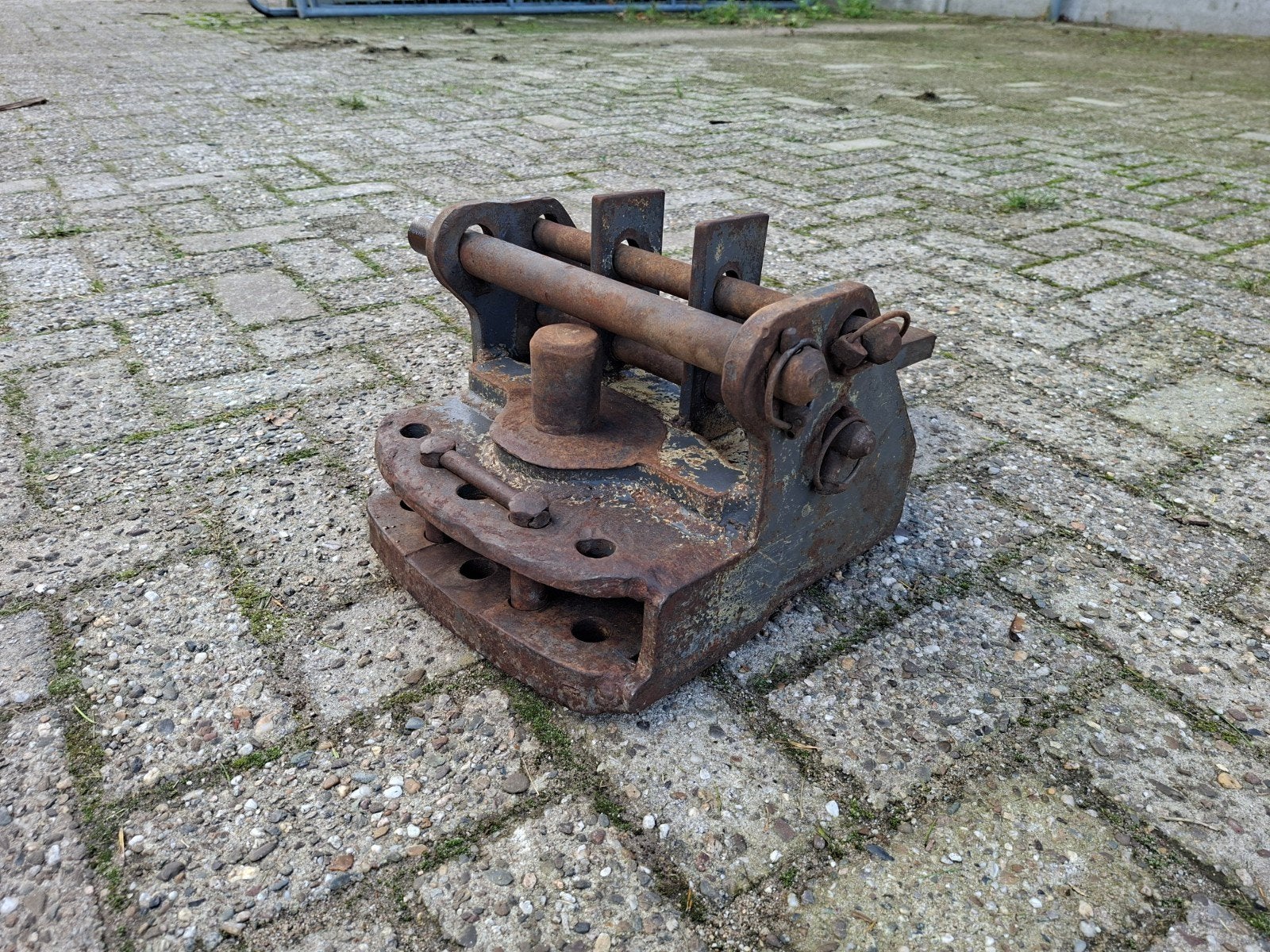 Fendt ondertrekhaak 300 serie, Ophalen